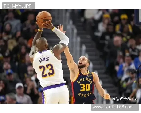 詹姆斯力压库里，湖人逆转击败勇士，西部排名升至第二