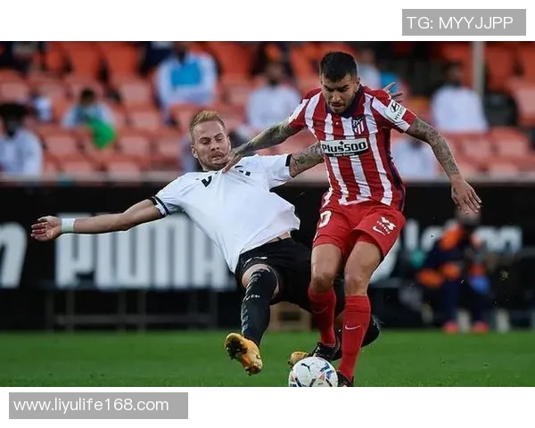 西甲球队双雄群雄逐鹿转会市场，尤文图斯严阵以待