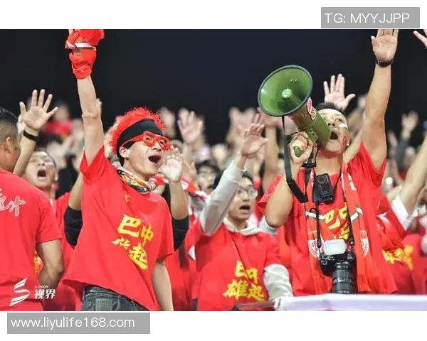 四川台精彩直播足球比赛球迷热情高涨共同见证激烈对决 四川台精彩直播足球比赛球迷热情高涨共同见证激烈对决