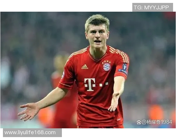 克罗斯在足球世界的传奇之路：从天才少年到中场大师的成长历程